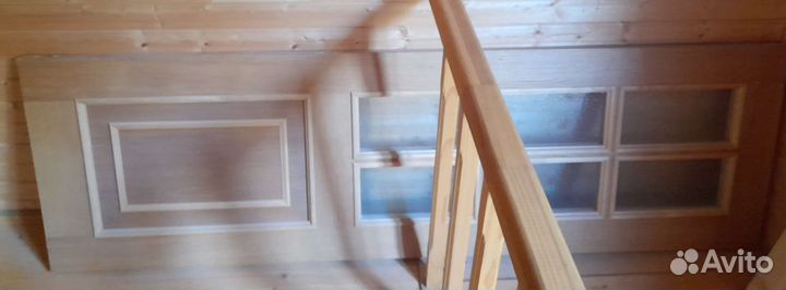 Дверь деревянная со стеклом