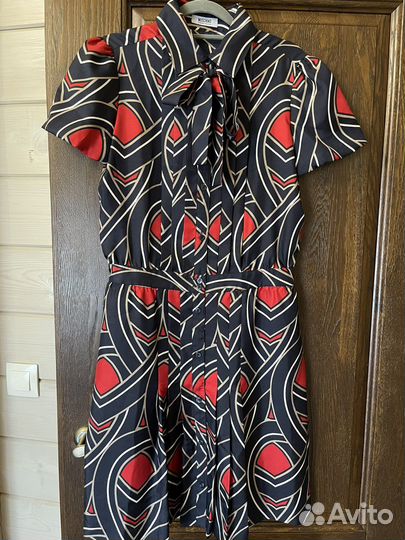 Платье moschino, S 100 шелк