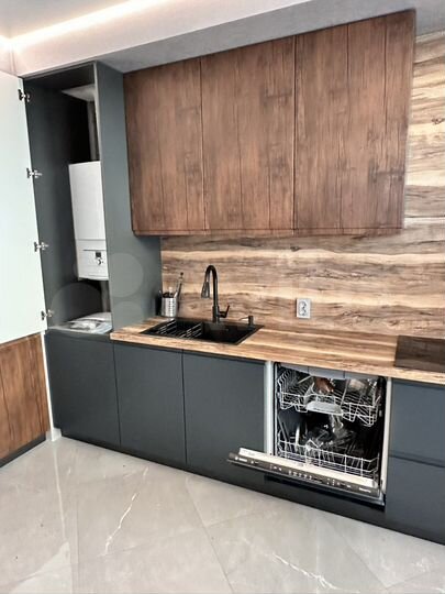 3-к. квартира, 102 м², 1/16 эт.