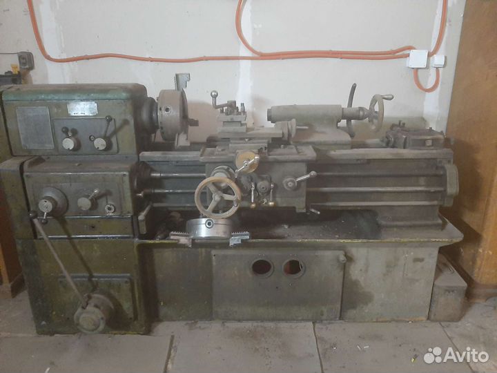 Токарный станок