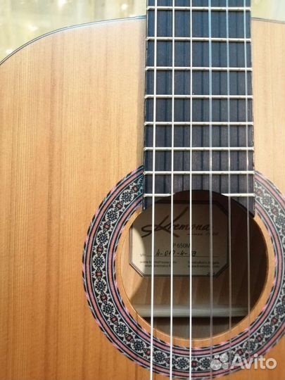 Классическая Болгарская гитара Kremona p650m