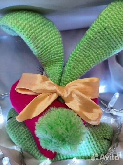 Вязаные игрушки Валентин кролик