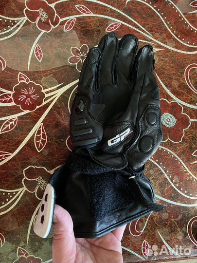 Продам новые мотоперчатки 