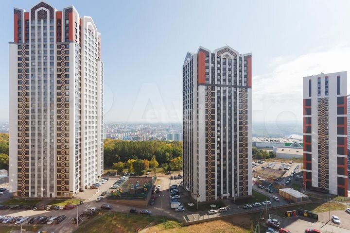 3-к. квартира, 92 м², 13/16 эт.