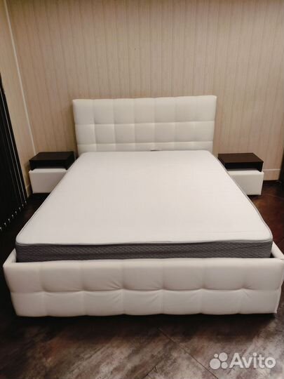 Кровать с матрасом