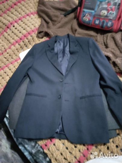 Пиджаки и жилетка для мальчика 140.10 лет