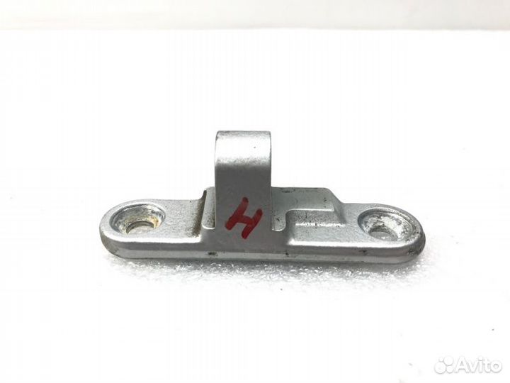 Петля двери задняя левая Mercedes-Benz E-Class