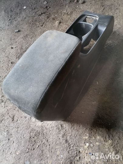 Подлокотник Mitsubishi Lancer 9 2003-2008