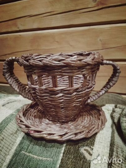 Вазочка на блюдце