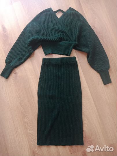 Вязаный костюм с юбкой