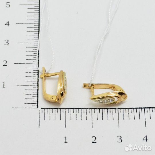 Золотые серьги с камнем