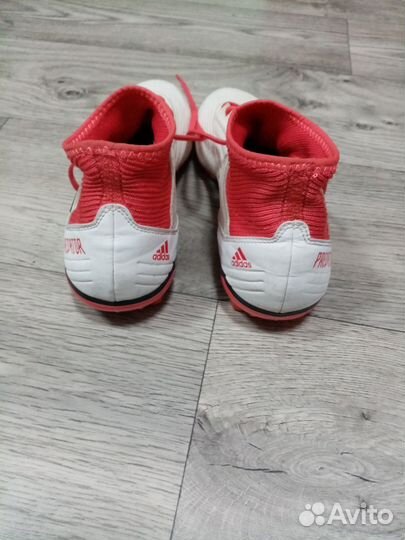Футбольные бутсы adidas predator