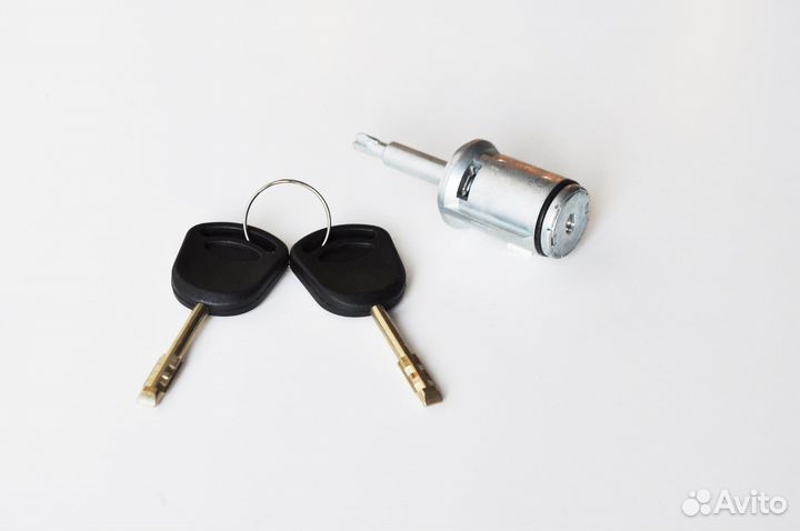 Замок капота Ford Focus 1