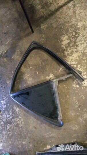 Стекло двери задней правой (форточка) Cadillac SRX