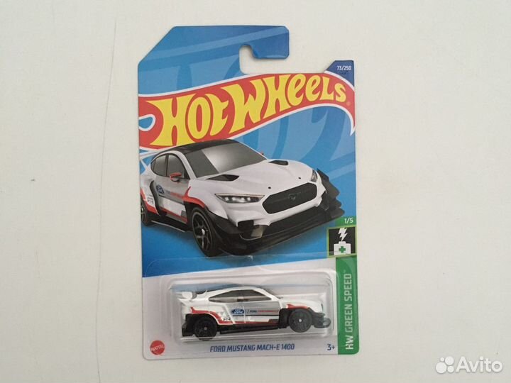 Коллекционная модель hot wheels ford mustang