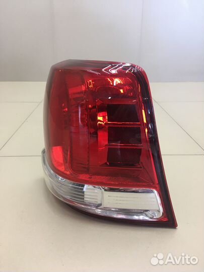 Фонарь правый Toyota Land Cruiser 200
