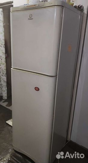 Холодильник бу Indesit