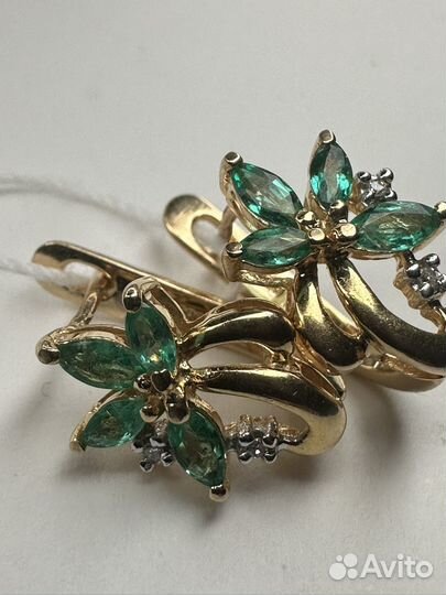Золотые серьги с бриллиантами и изумрудами