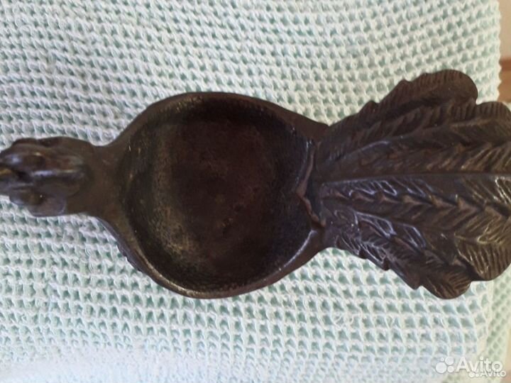 Настольная фигурка