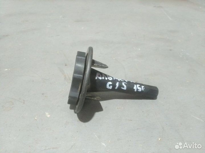 Болт крепления запасного колеса Nissan Almera