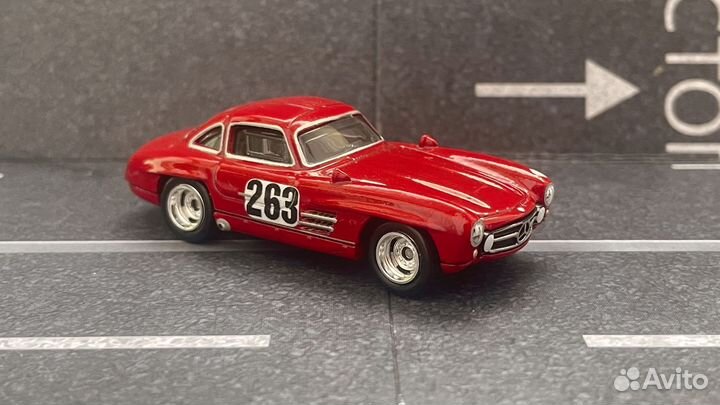 1:64 Mercedes HW