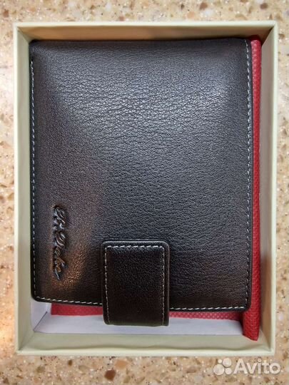 Новый кожаный кошелек