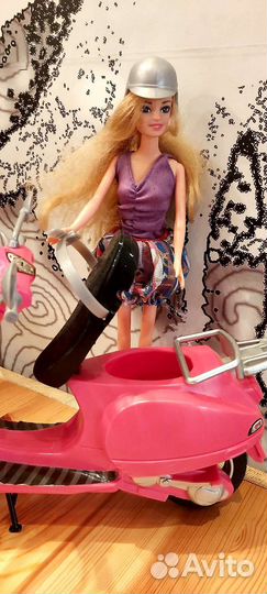 Кукла (барби) с мопедом