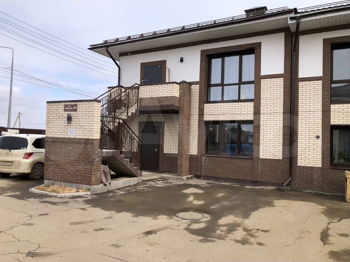 3-к. квартира, 81,5 м², 1/3 эт.