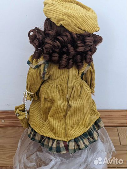 Кукла фарфоровая коллекционная