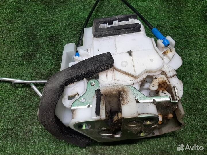 Замок двери передней левой Subaru Legacy/ Outback