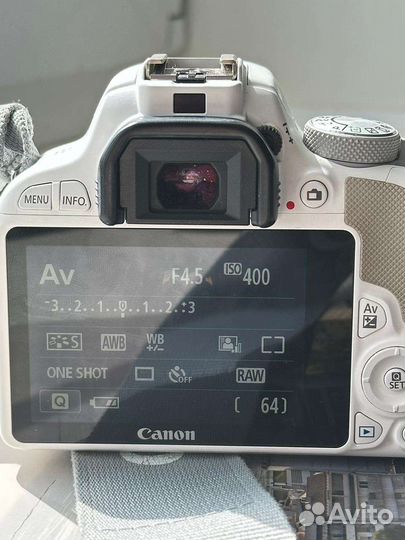 Зеркальный фотоаппарат canon 100D