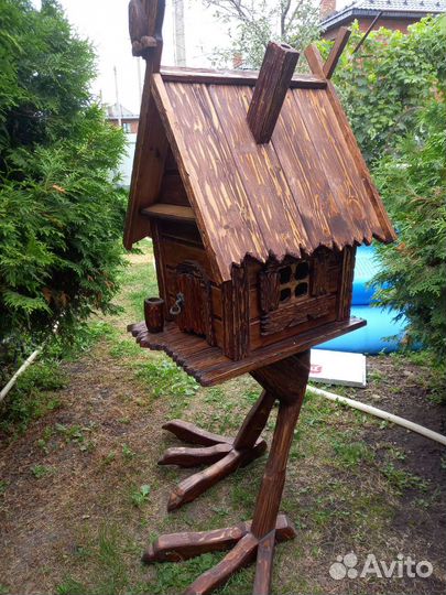 Декоративный домик из дерева для сада