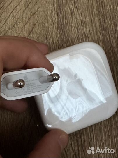 Apple EarPods 3,5 мм и адаптер питания