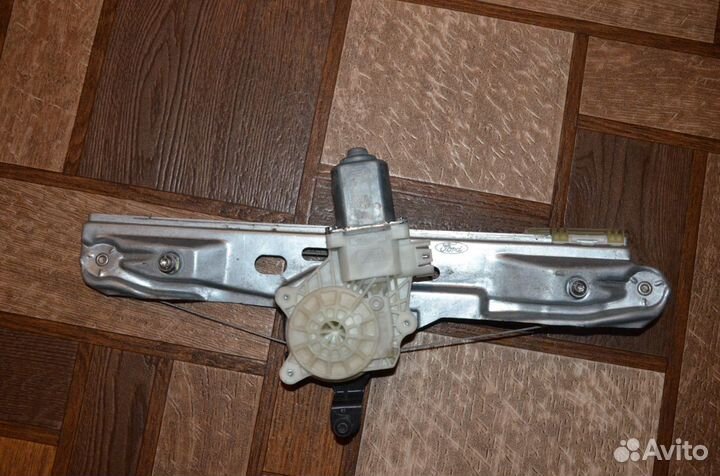 Электростеклоподъемник Ford