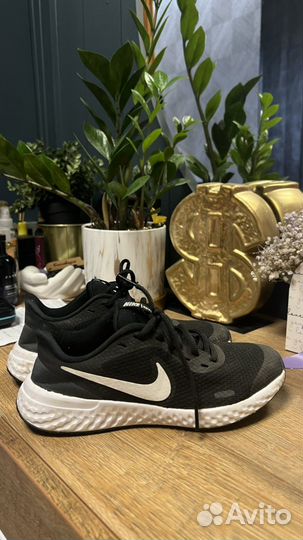 Nike для девочки кроссовки 35 р