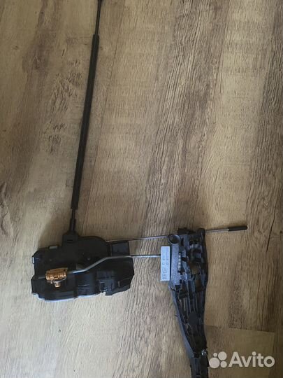 Замок левой передней двери astra j