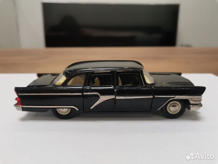 Модель газ 13 чайка СССР 1:43