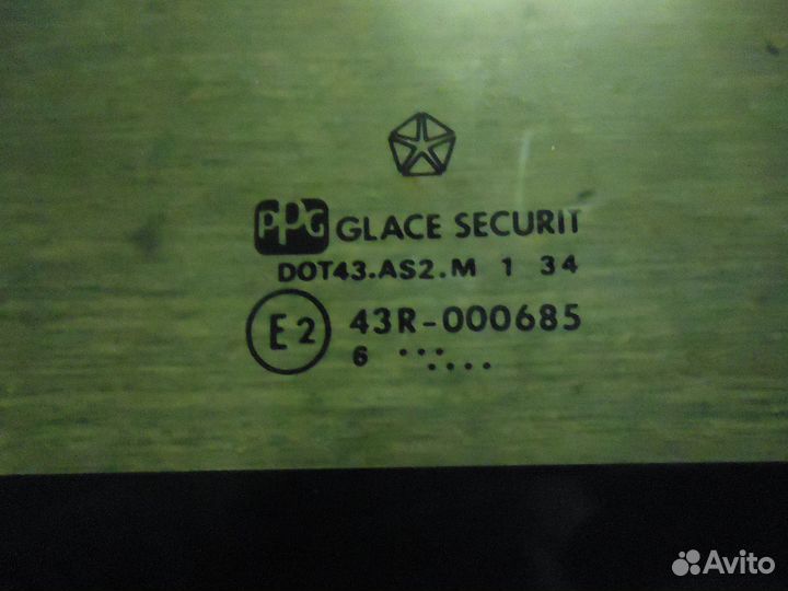 Стекло задней левой двери Chrysler Voyager 3