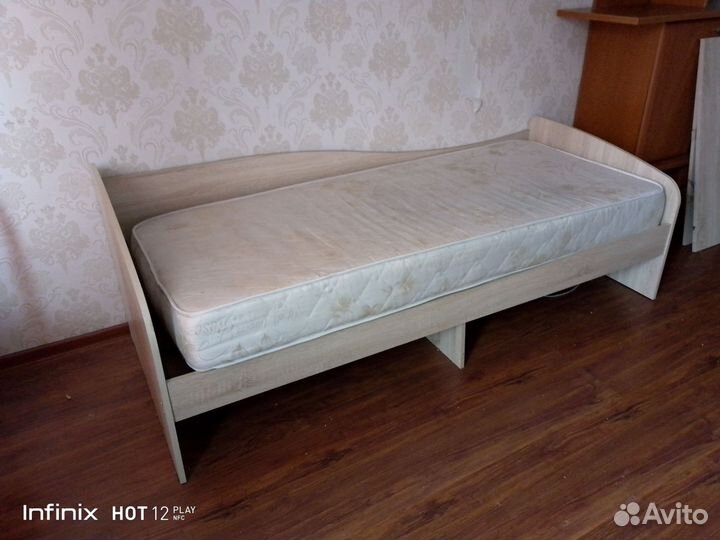 Детская кровать так и взрослый поместится