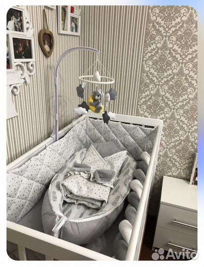Бортики в детскую кроватку+косичка и мобиль