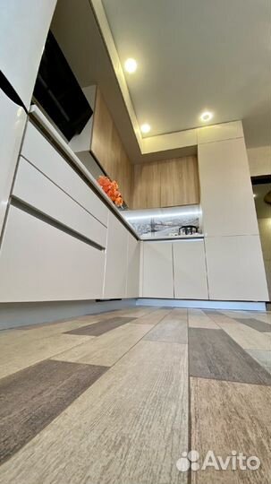 Кухня на заказ под потолок