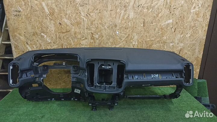 Панель приборов торпедо Volvo XC40 2020+