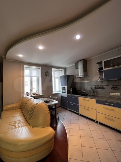 2-к. квартира, 72,1 м², 9/10 эт.