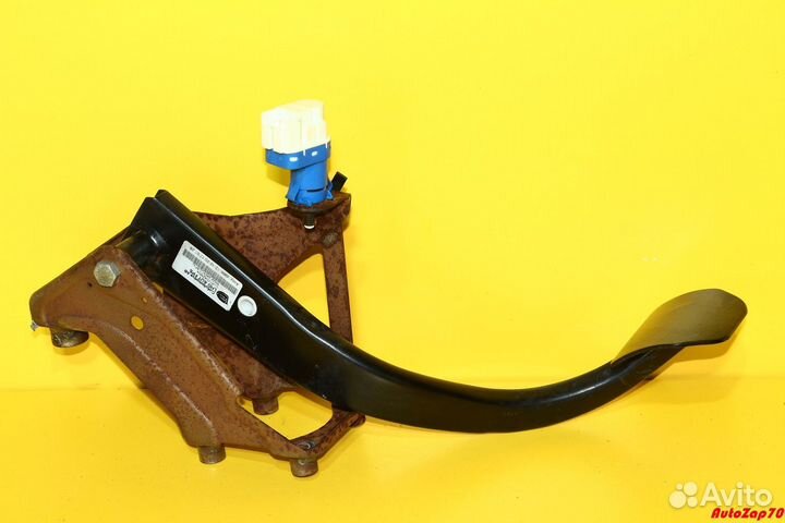 Land Rover Discovery (L319) IV Педаль тормоза