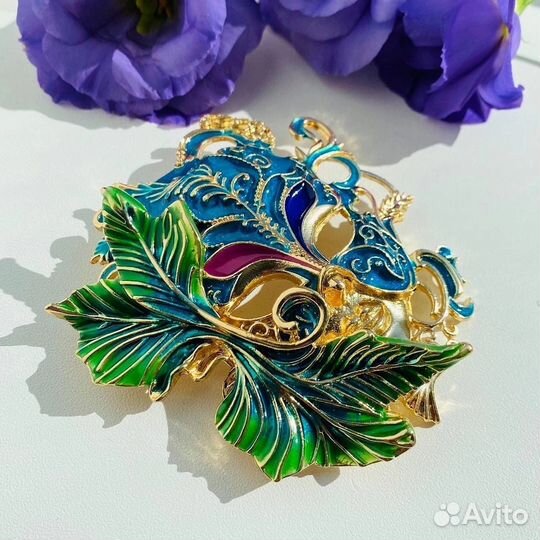 Бусы из агата, брошь