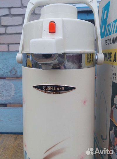 Термос с помпой новый