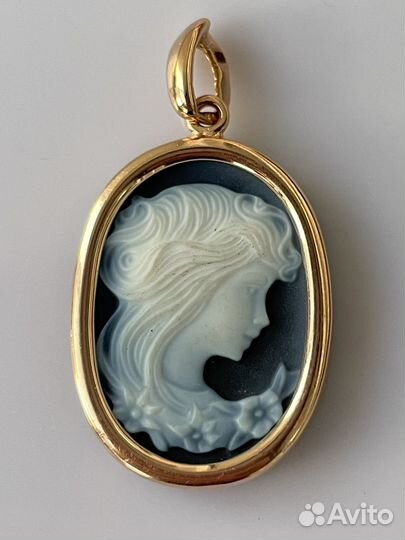 Золотой кулон Камея