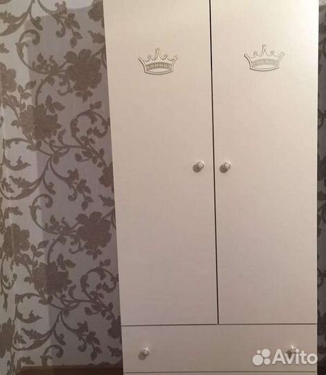 Детская кровать и шифонер