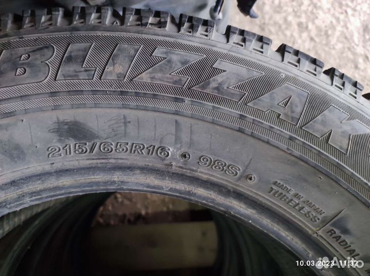 Bridgestone Blizzak VRX 215/65 R16