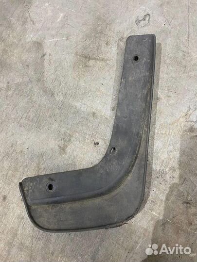 Брызговик передний левый от Volvo C30 2006-2013